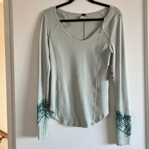 Free People Mint Thermal, Size Large, Beautiful sleeve details, curved hem